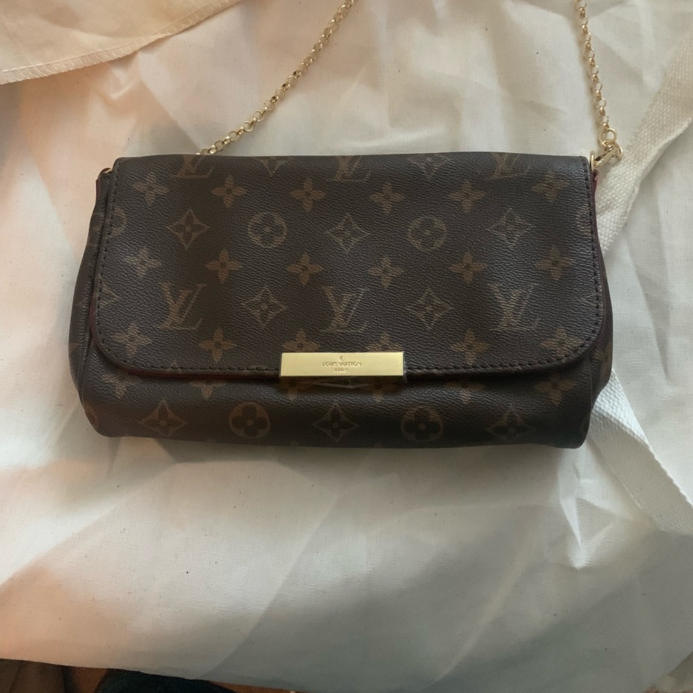 Hand bag with straps for purse